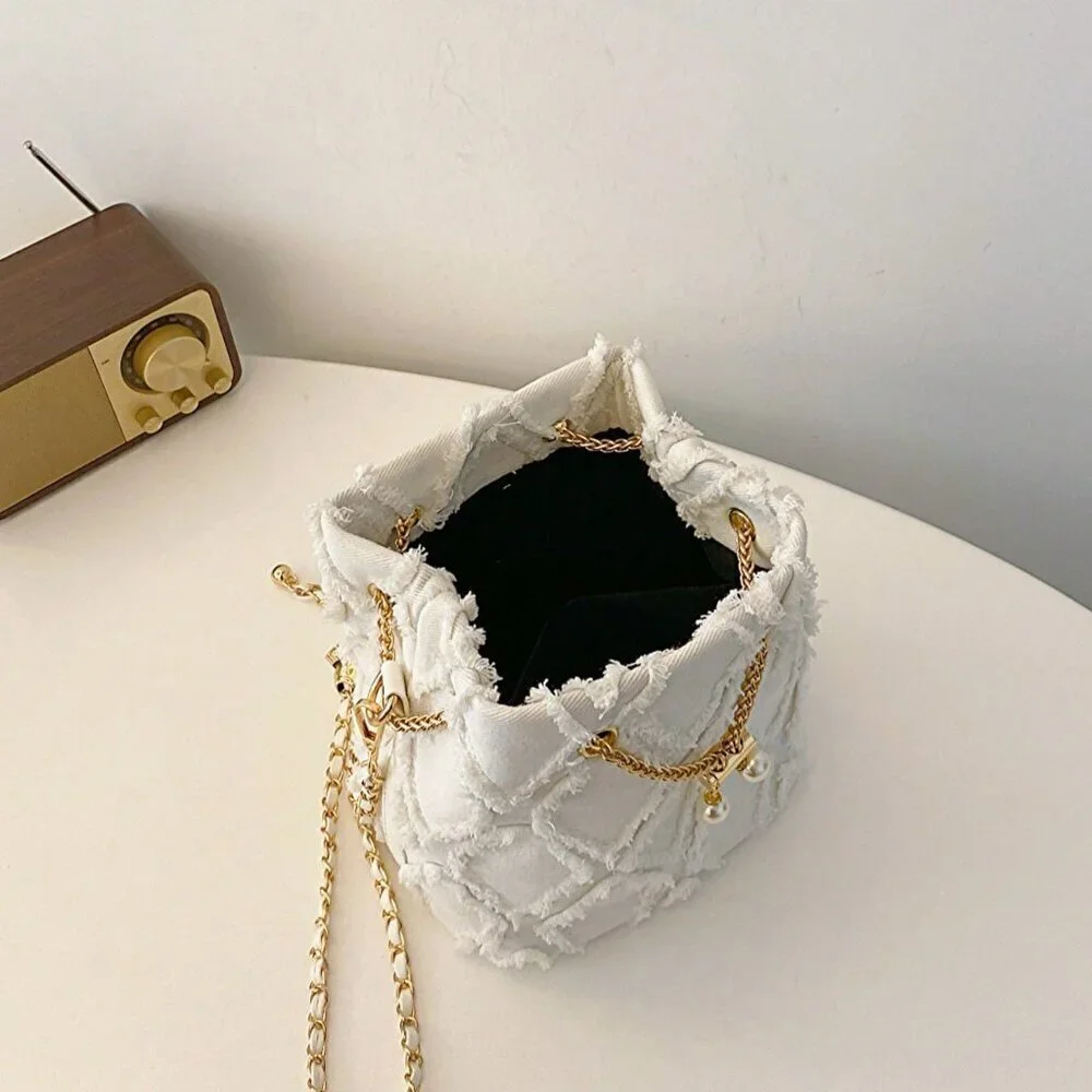 White Fashionable Women's Diamond Lattice One-Shoulder Bucket Bag